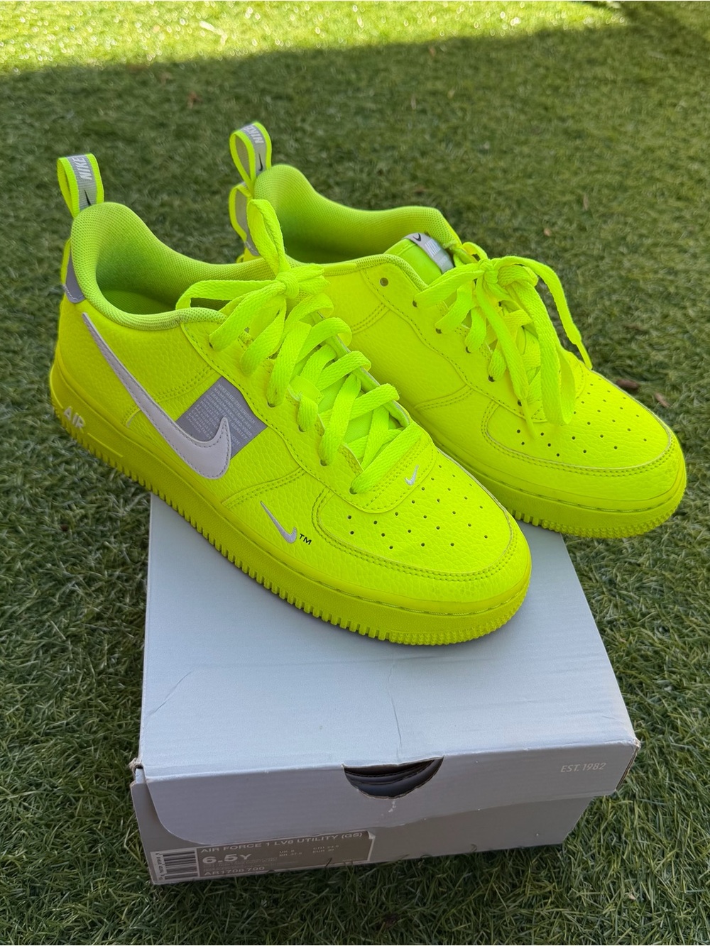 Air Force 1 LV8 Utility AR1708-700 Size 6.5Y or women’s 8.5
